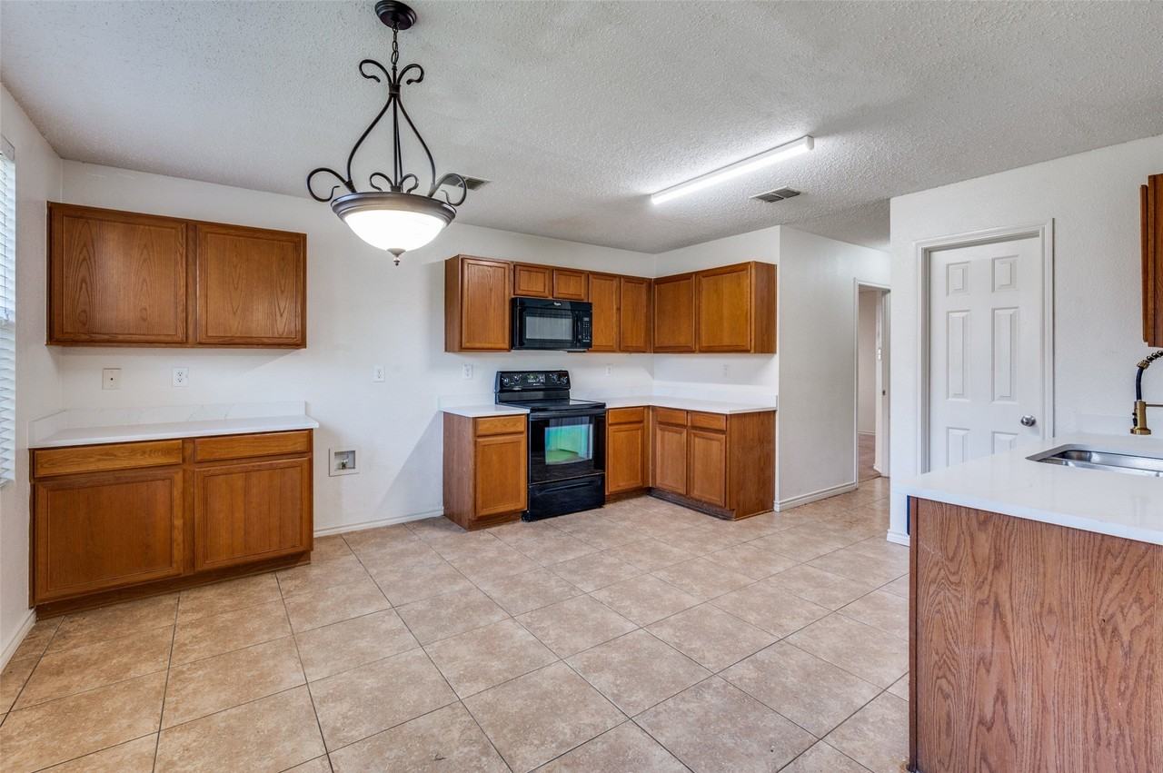 8402 Olivia Meadow Dr - Photo 5 of 22