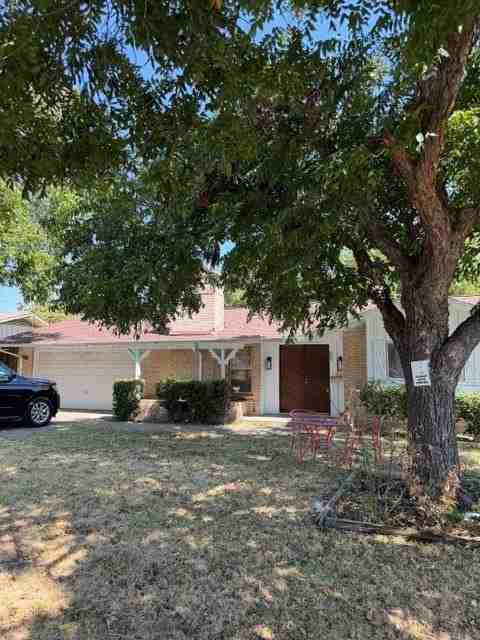 14011 Rolling Hills Ln - Photo 2 of 11