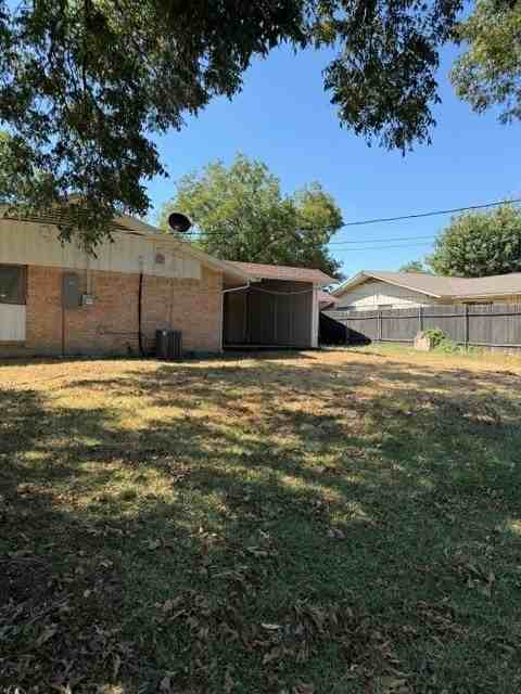 14011 Rolling Hills Ln - Photo 3 of 11
