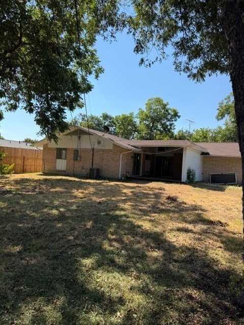 14011 Rolling Hills Ln - Photo 4 of 11