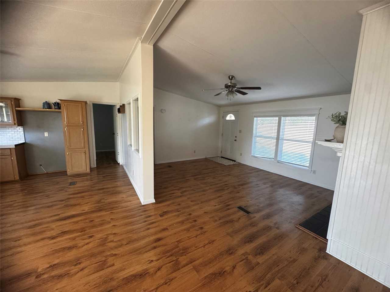 202 Tumbleweed Dr - Photo 2 of 18