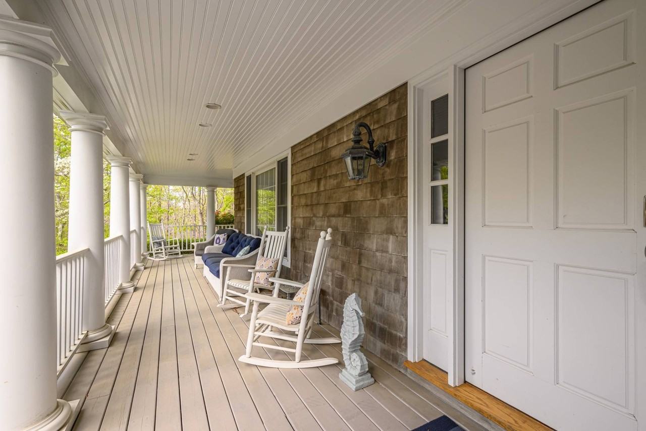 7 Hilltop Ln - Photo 3 of 28