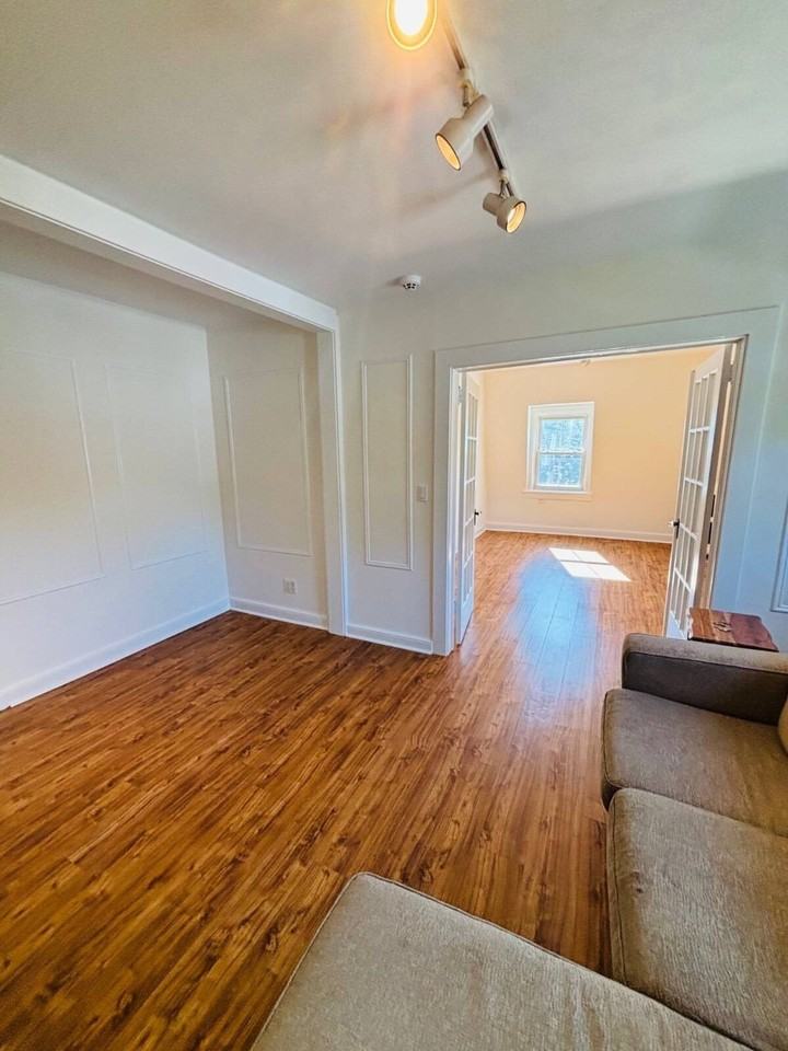 145 Carpenter Ave #4 - Photo 2 of 18