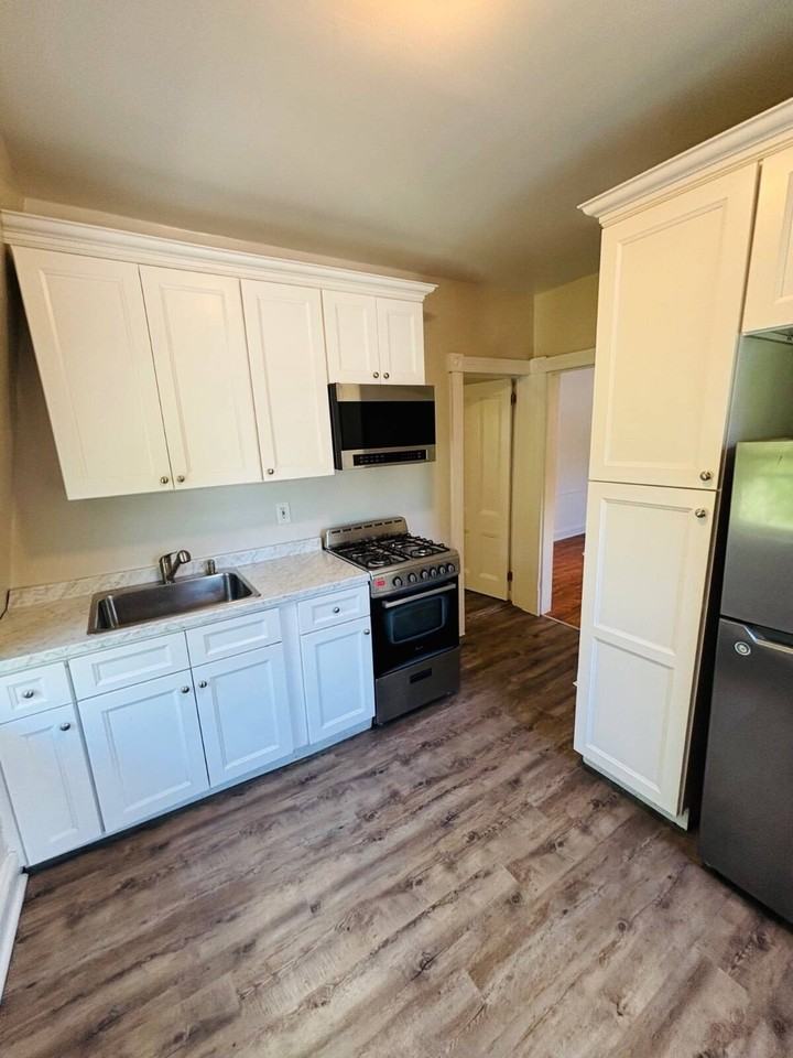 145 Carpenter Ave #4 - Photo 3 of 18