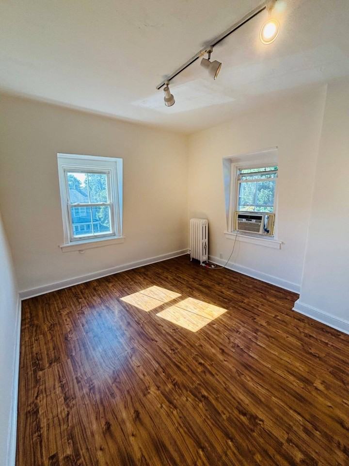 145 Carpenter Ave #4 - Photo 7 of 18