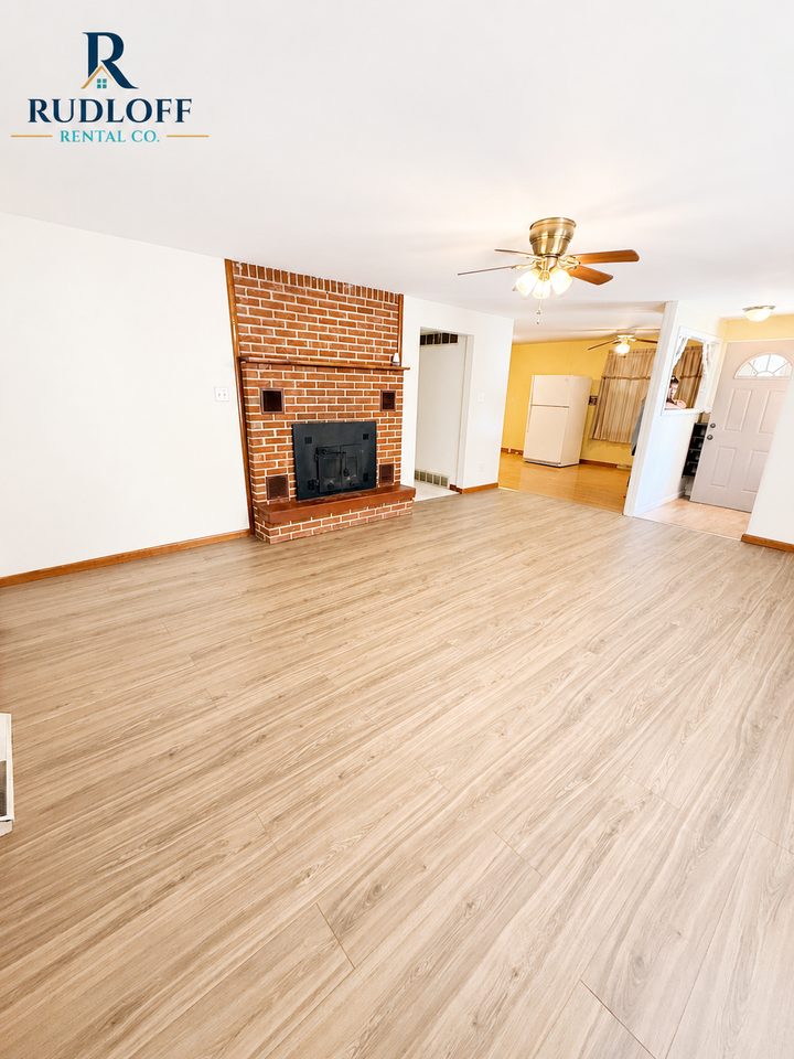 517 E 2nd St #1 - Photo 4 of 10