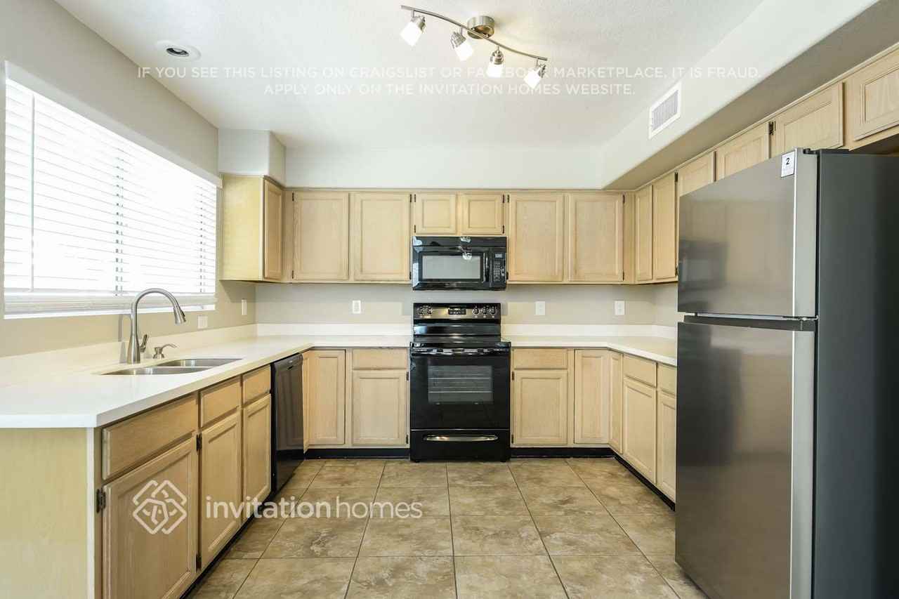 9145 W Evans Dr - Photo 6 of 15