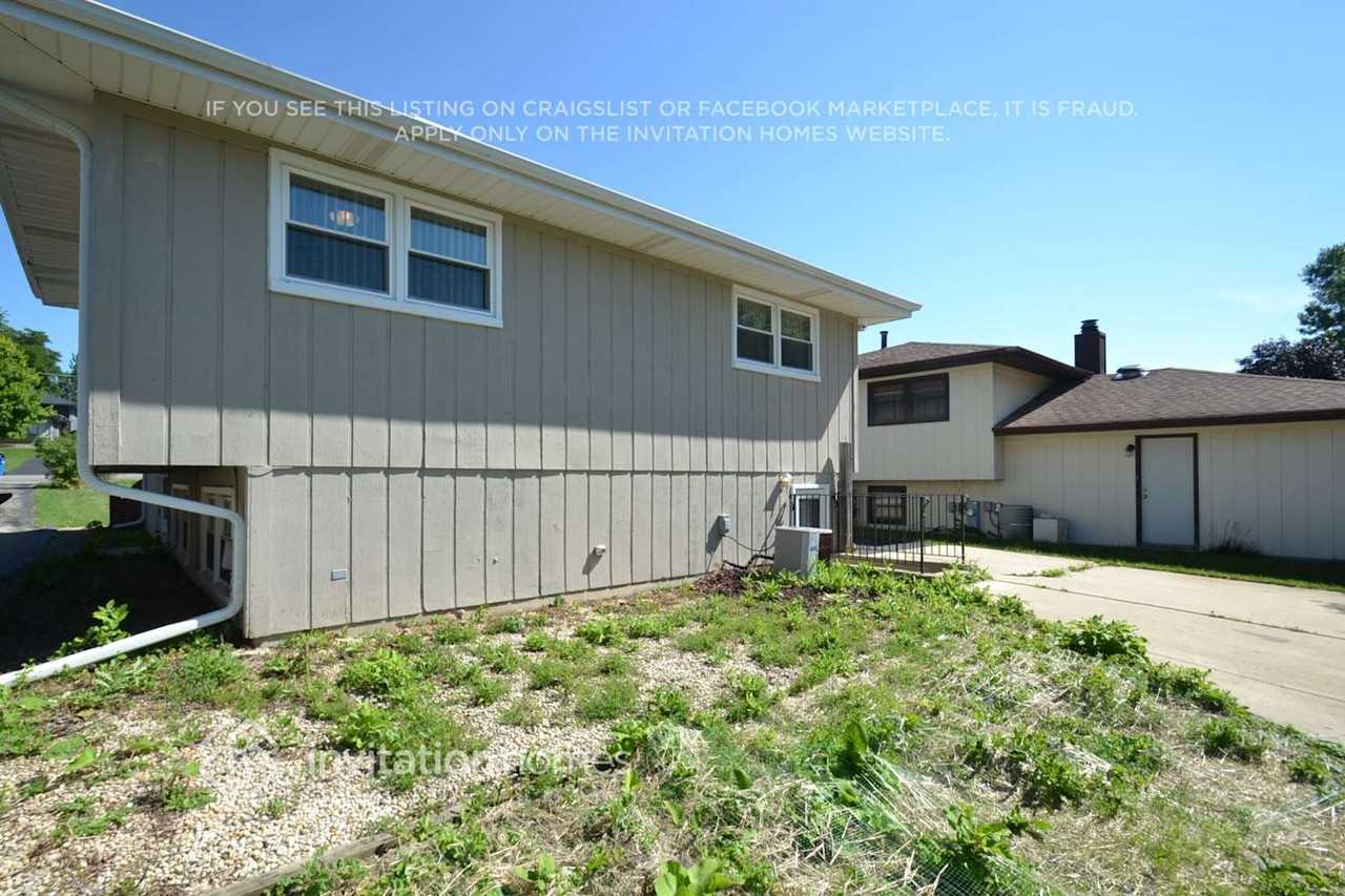 26W257 Harrison Ave - Photo 3 of 4