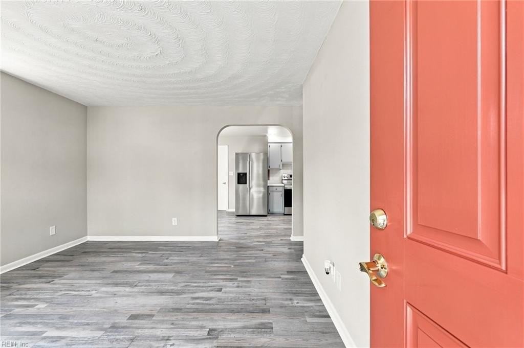 727 Osborn Ave - Photo 6 of 32