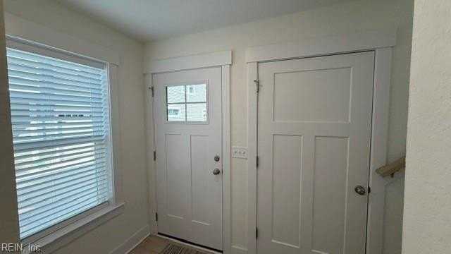 712 14th St #B - Photo 4 of 47
