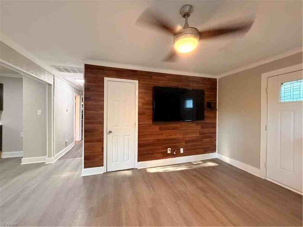 1012 Jewell Ave - Photo 3 of 12