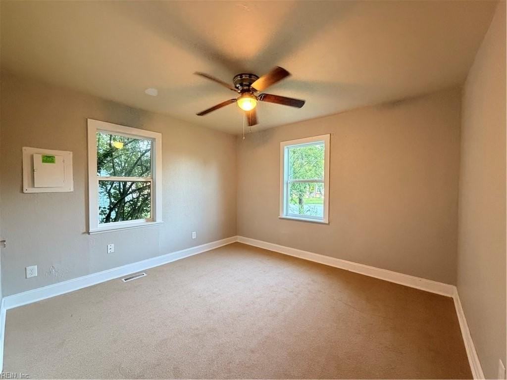 1012 Jewell Ave - Photo 5 of 12
