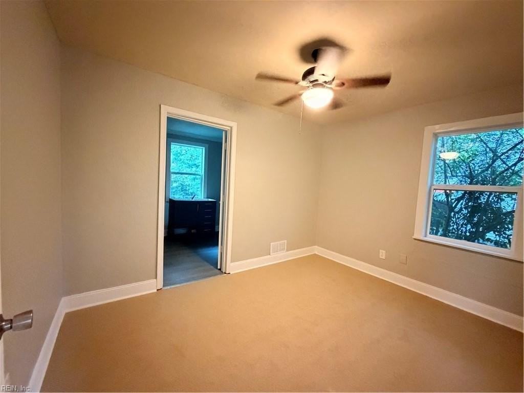 1012 Jewell Ave - Photo 6 of 12