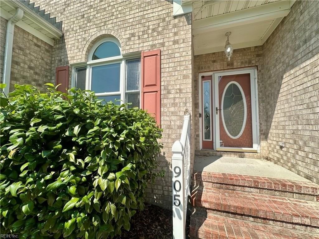 905 Laconia Ct - Photo 2 of 26