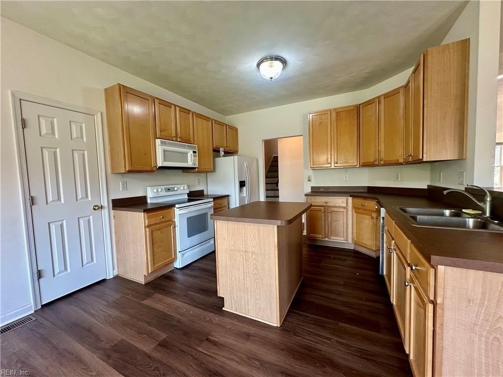 905 Laconia Ct - Photo 7 of 26