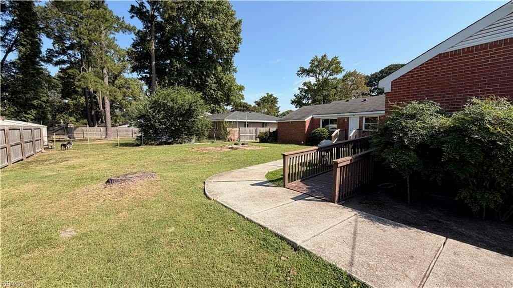 333 Lynn Shores Dr - Photo 2 of 30