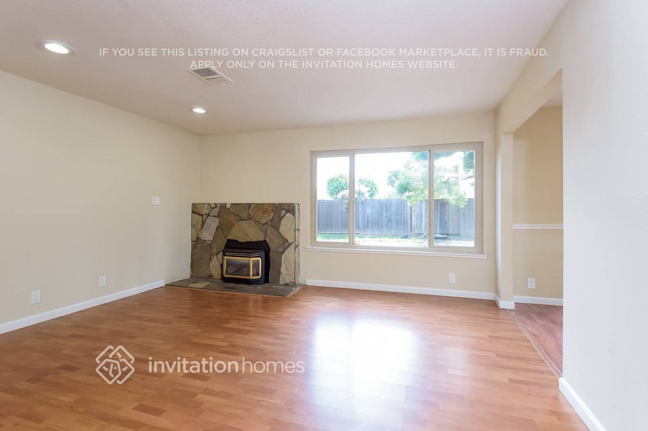2823 Seville Cir - Photo 4 of 19