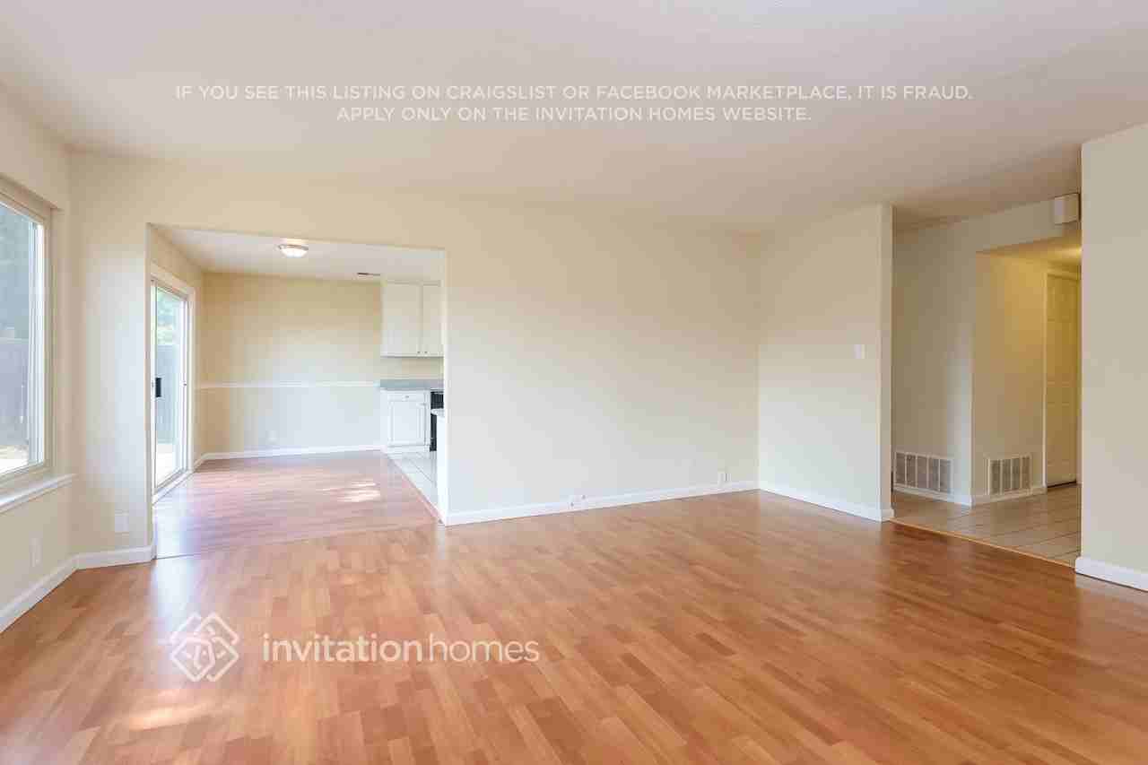 2823 Seville Cir - Photo 5 of 19