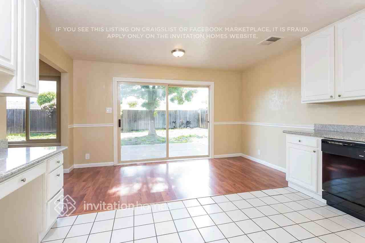 2823 Seville Cir - Photo 7 of 19