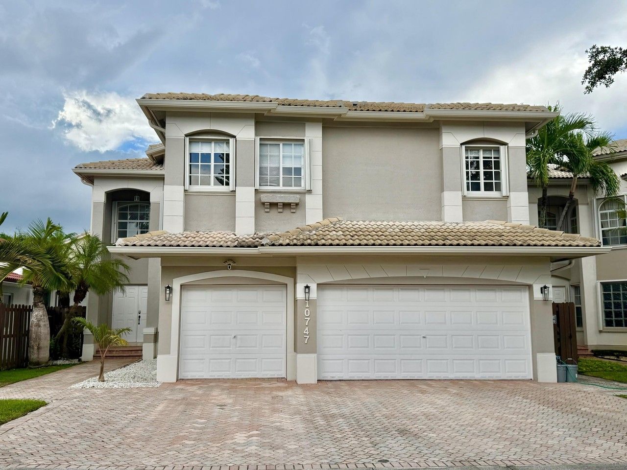 10747 Nw 70th Ter - Photo 2 of 12
