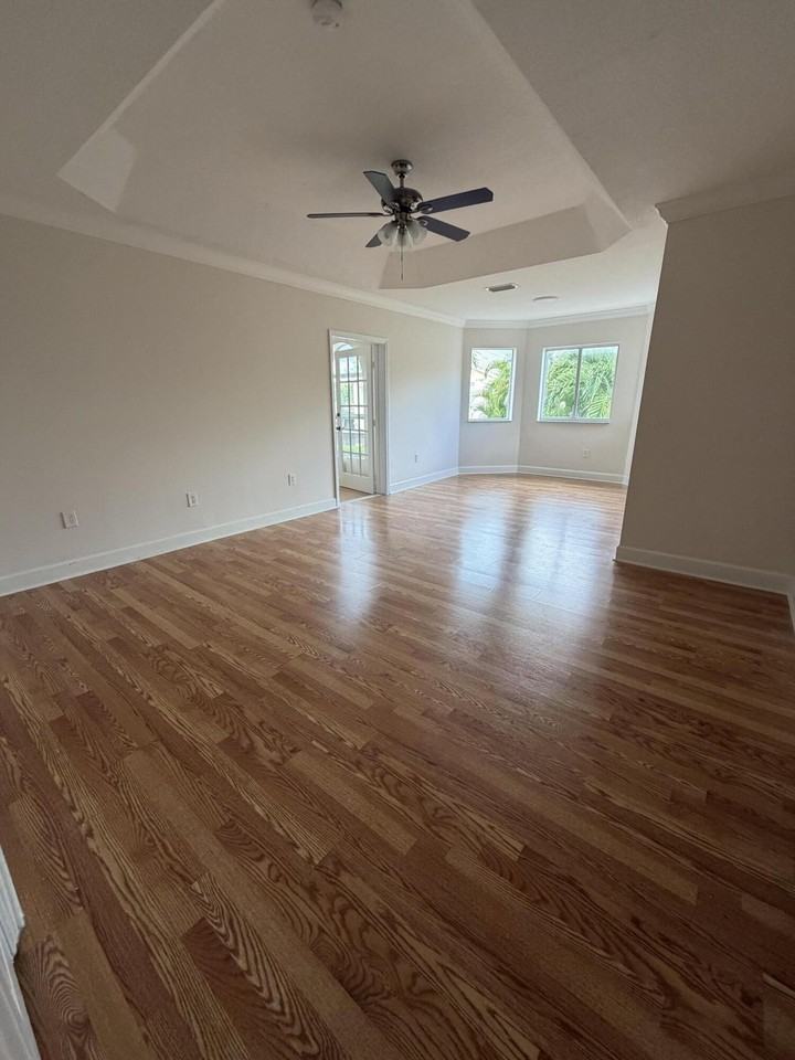 10747 Nw 70th Ter - Photo 6 of 12