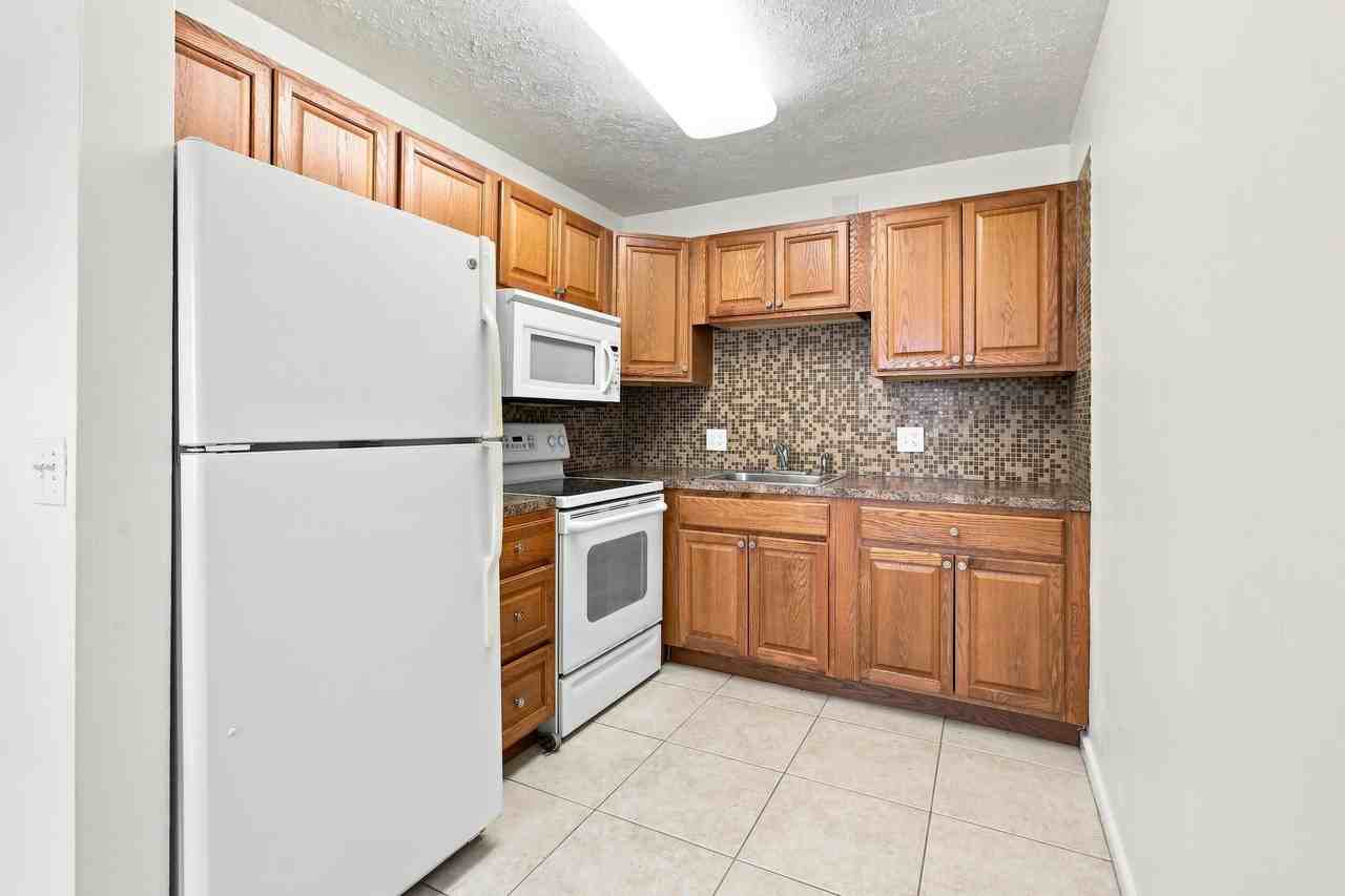 54 Newport Ct #C - Photo 5 of 27