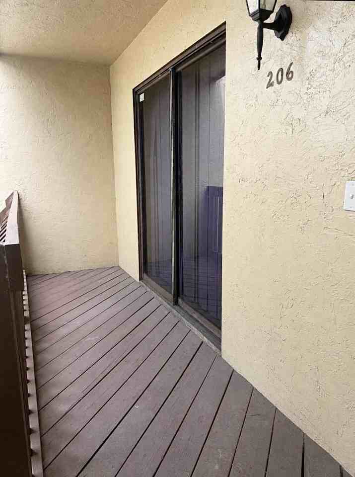 206 Lakeview Dr E - Photo 3 of 16