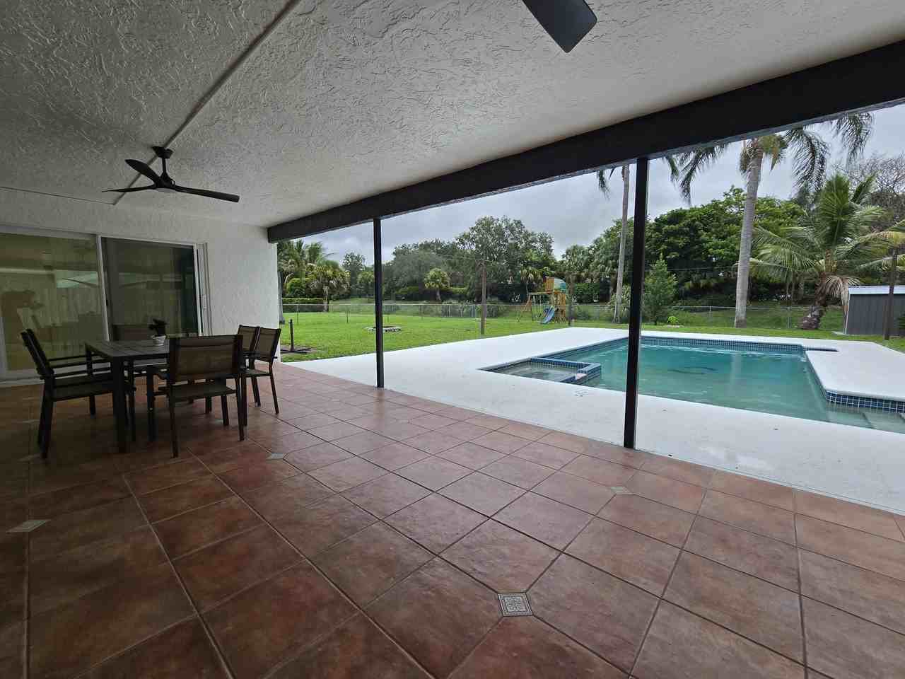 840 Nw 48th Ave - Photo 5 of 26