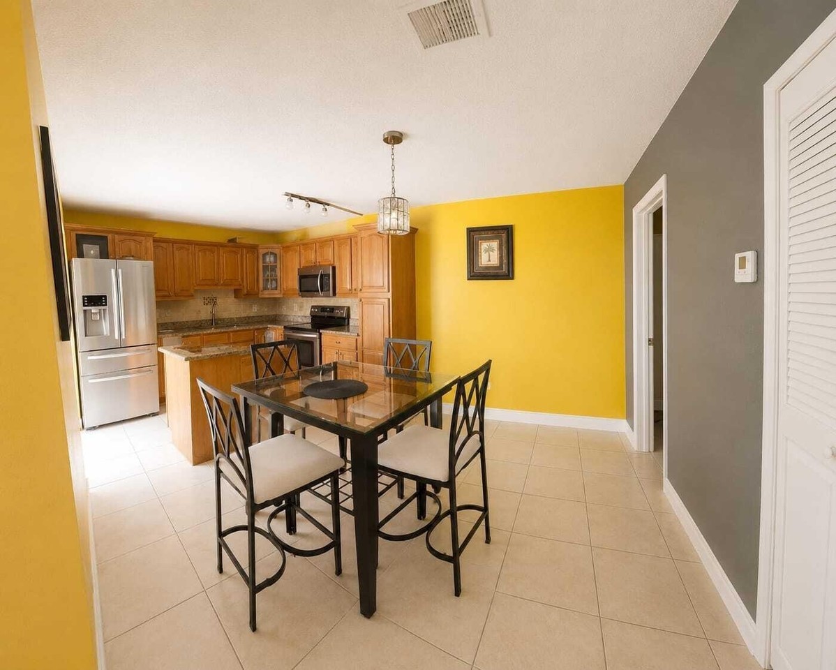 219 Lake Arbor Dr #219 - Photo 2 of 9