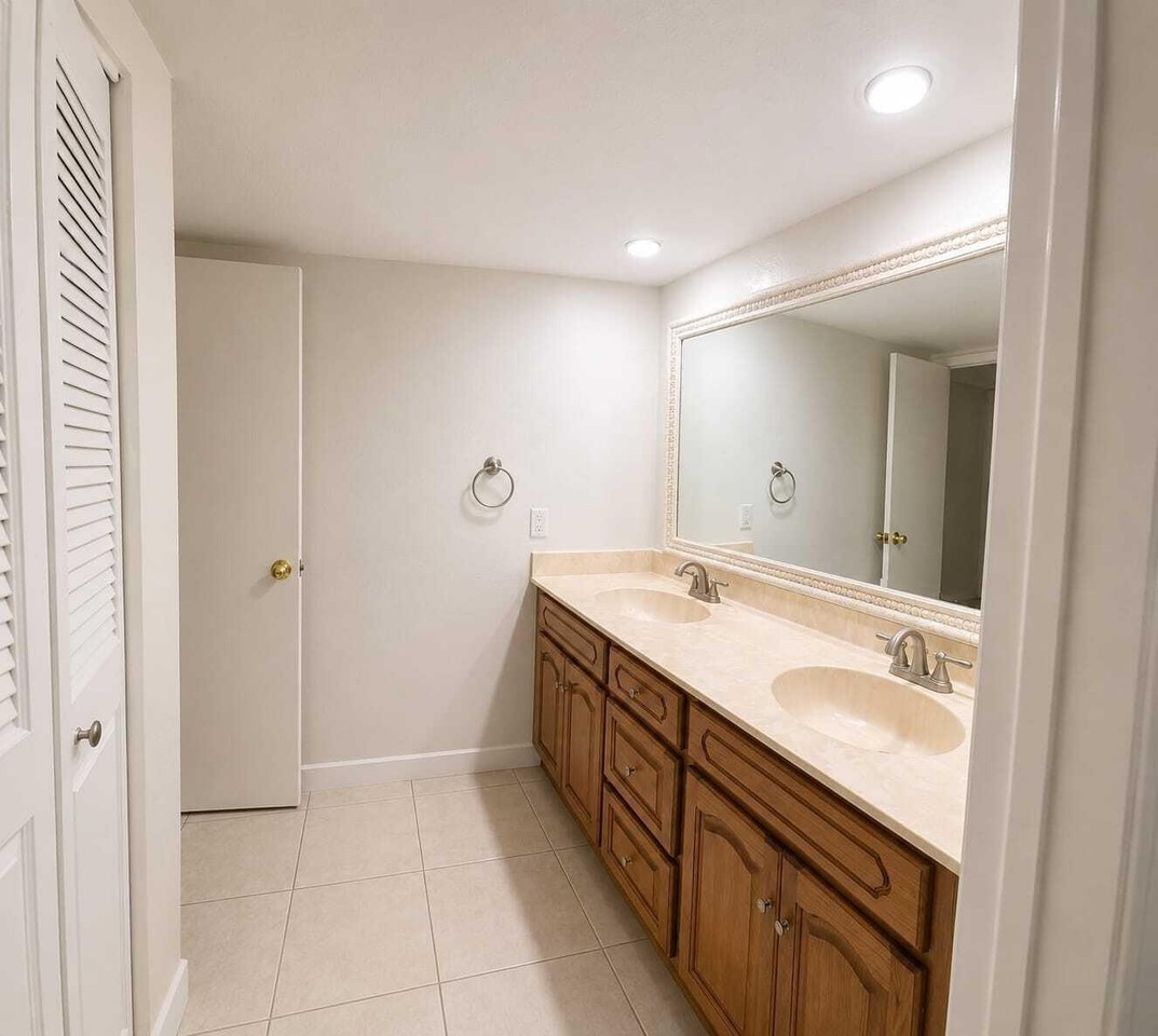 219 Lake Arbor Dr #219 - Photo 7 of 9