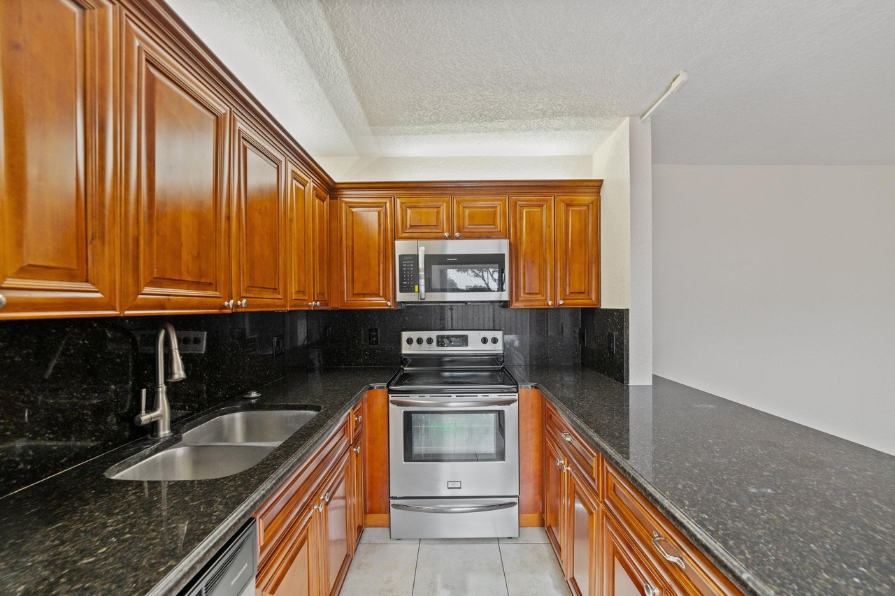 385 Lake Arbor Dr - Photo 5 of 9