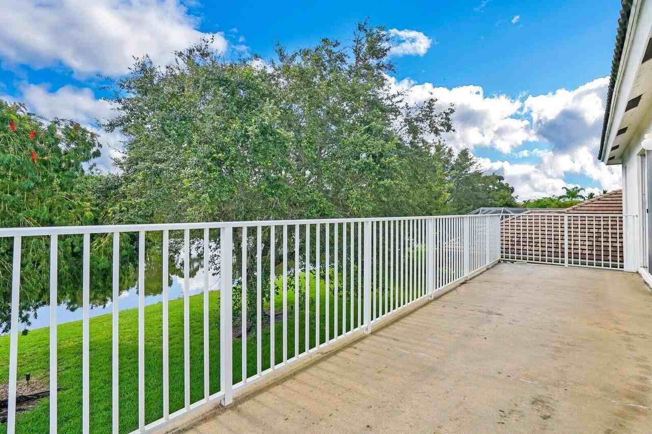 1720 Corsica Dr - Photo 3 of 8