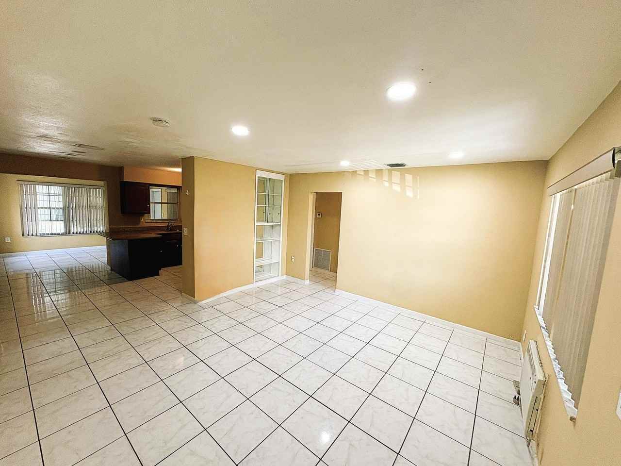 1685 Nw 60th Ave #B - Photo 3 of 17