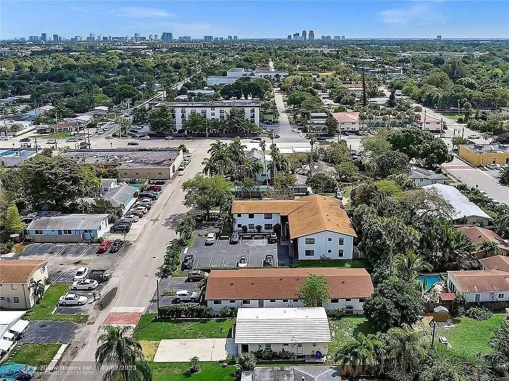 216 Nw 25th St - Photo 2 of 31