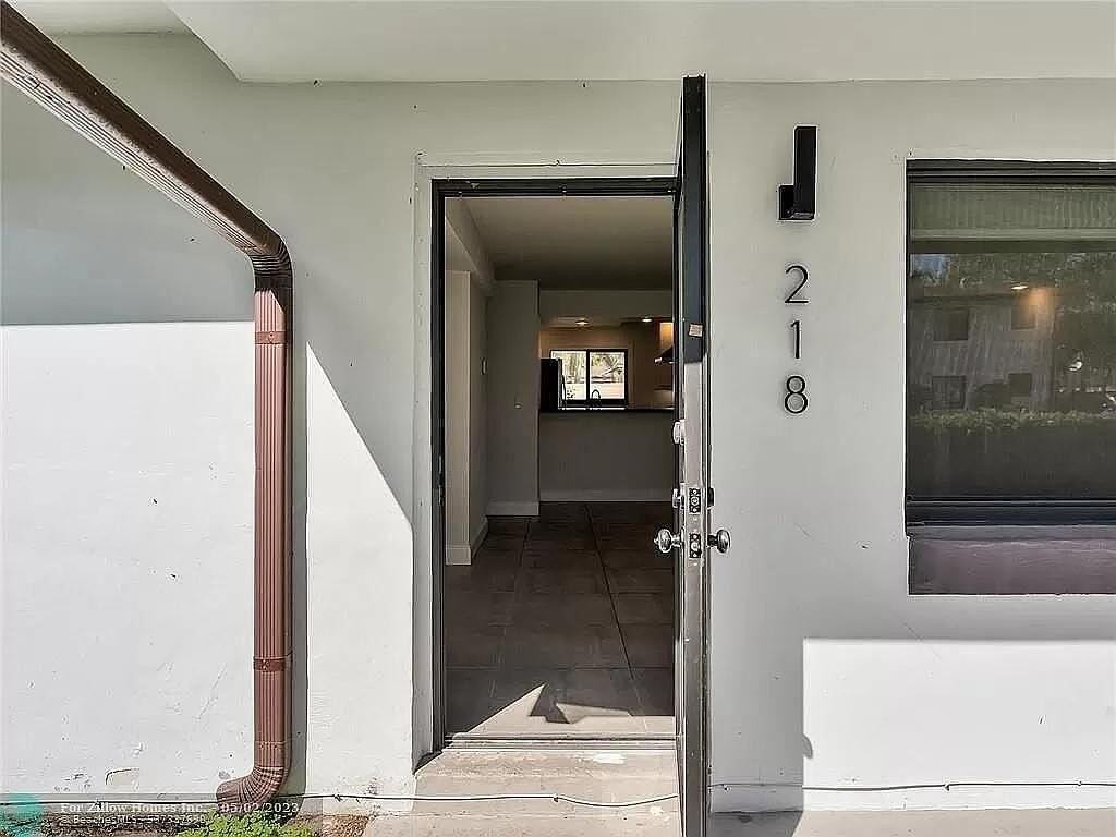 216 Nw 25th St - Photo 5 of 31