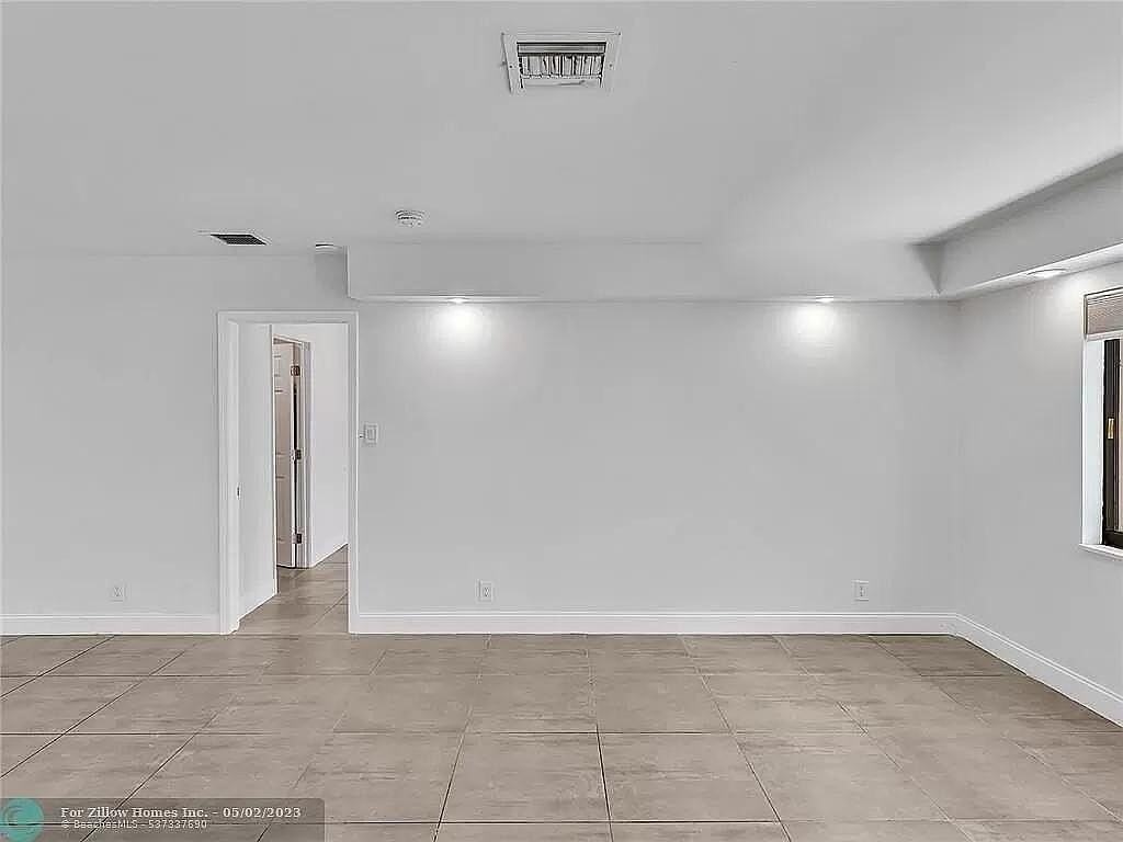 216 Nw 25th St - Photo 6 of 31