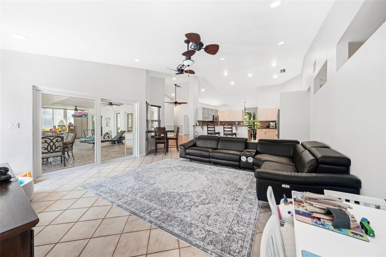 14463 Sw 16th Ct - Photo 3 of 43