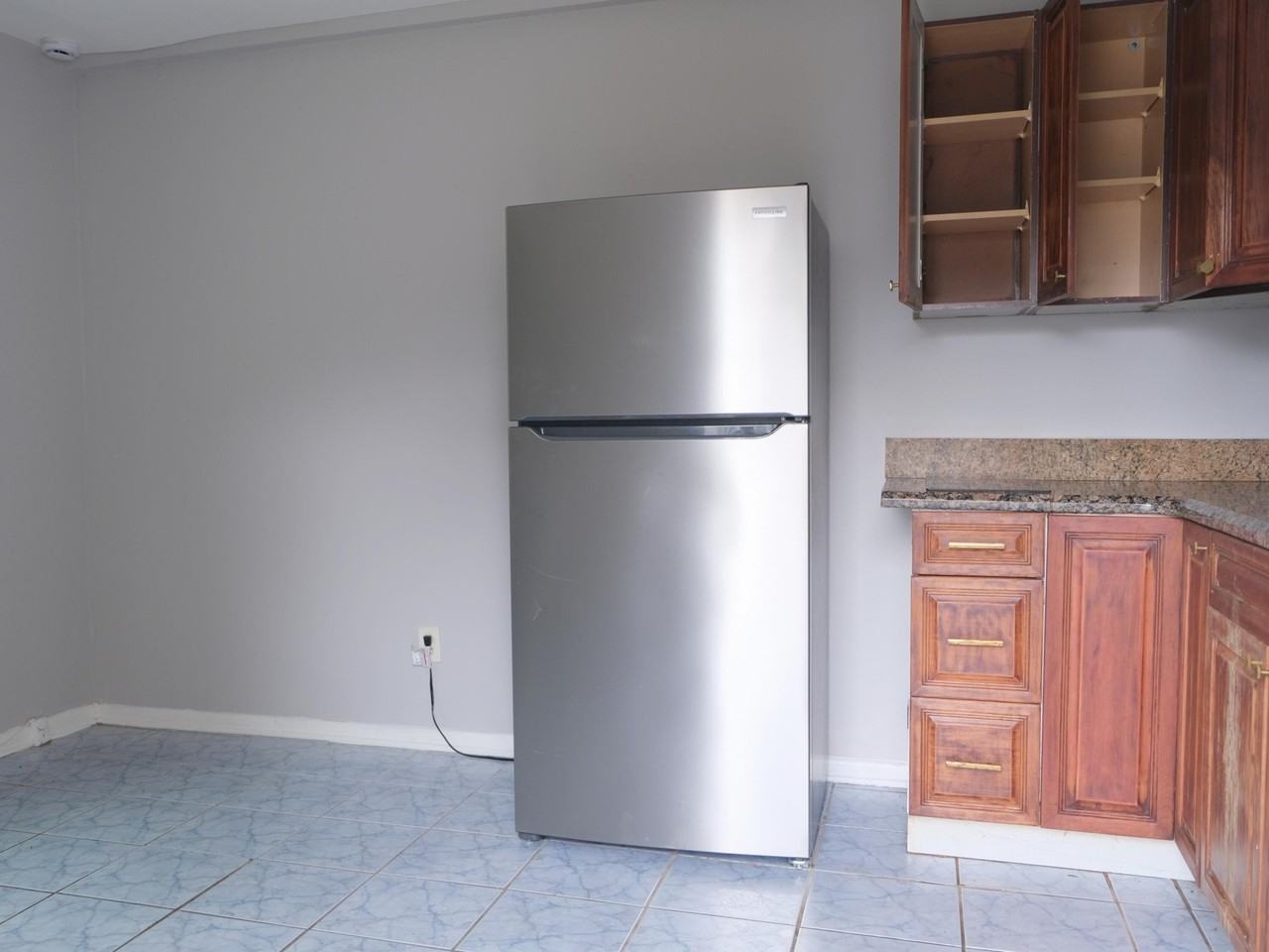 438 Roseland Dr #2 - Photo 3 of 7