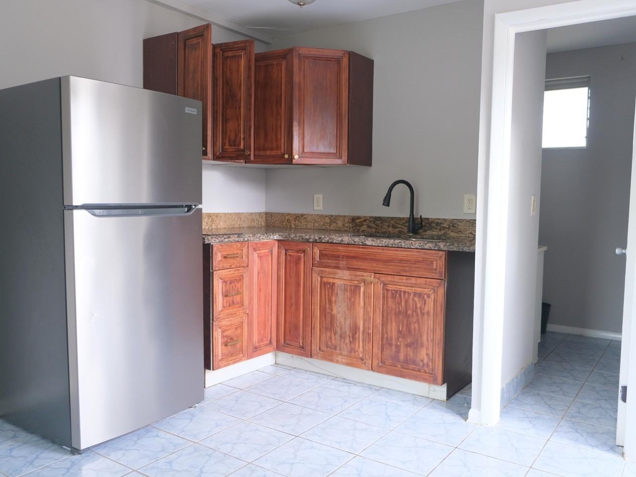 438 Roseland Dr #2 - Photo 4 of 7
