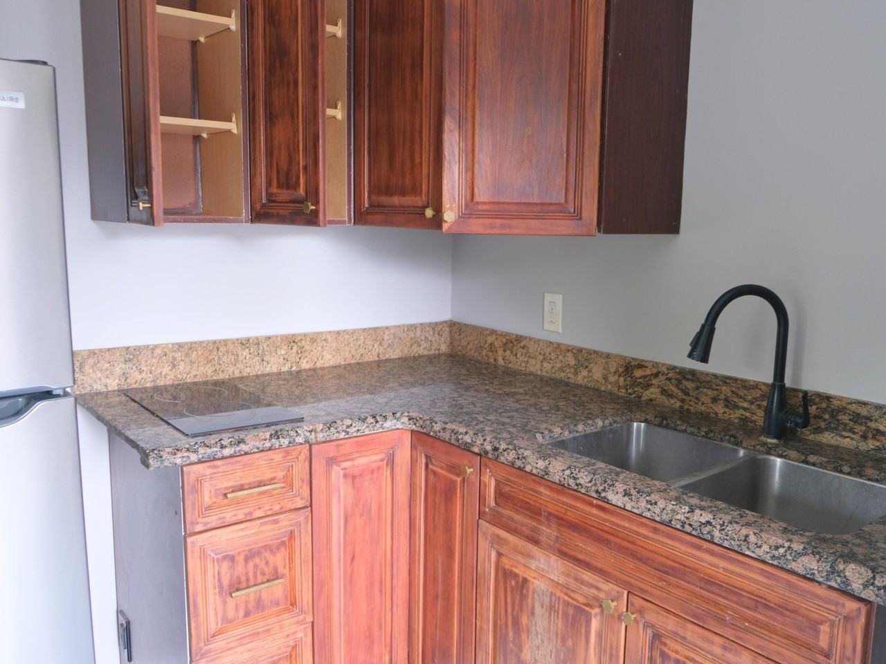 438 Roseland Dr #2 - Photo 5 of 7