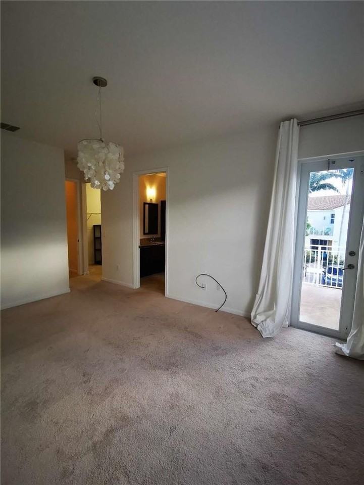 5011 Nw 15th Ter - Photo 6 of 16