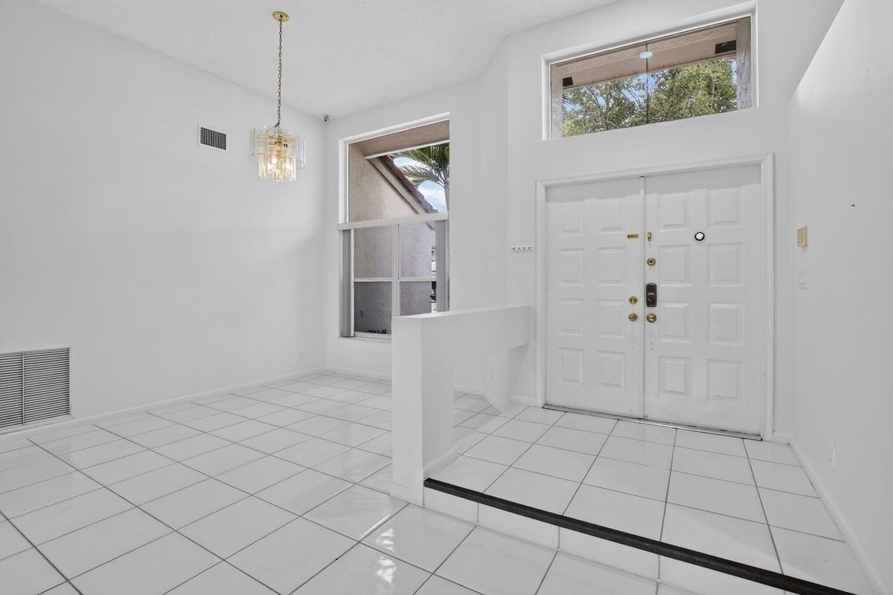924 Spoonbill Cir - Photo 4 of 50