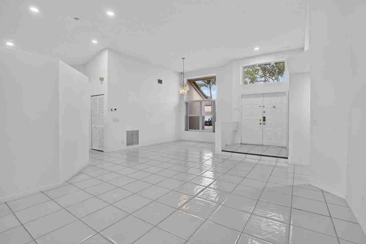 924 Spoonbill Cir - Photo 6 of 50