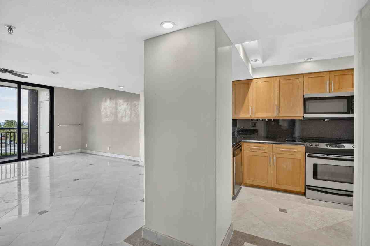 2300 Ne 33rd Ave #604 - Photo 5 of 43