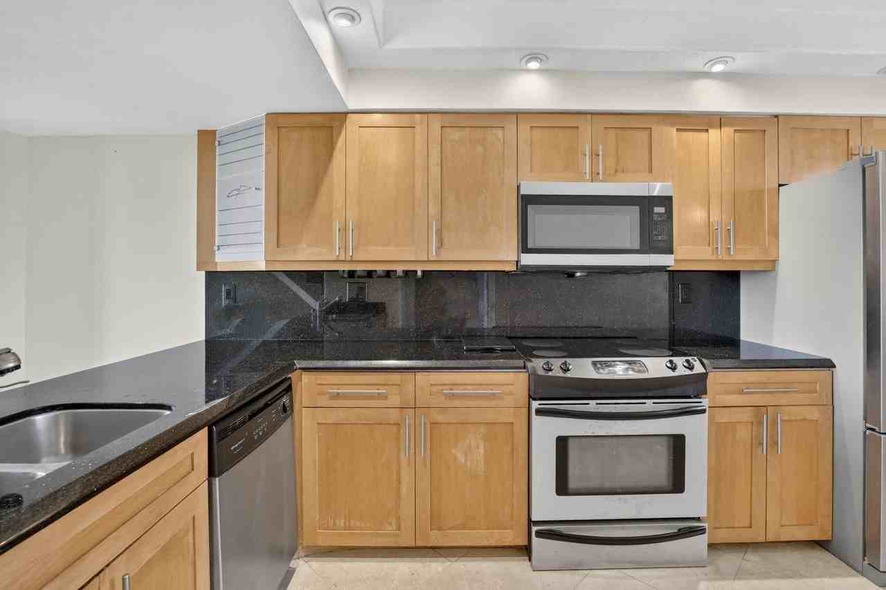 2300 Ne 33rd Ave #604 - Photo 7 of 43