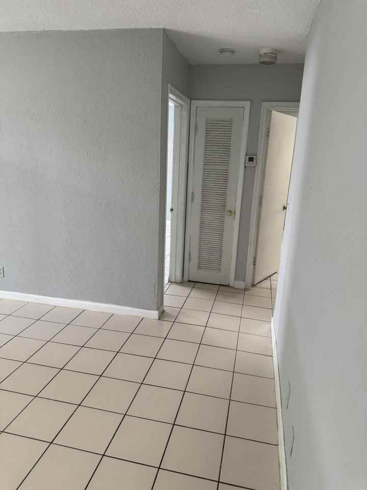 4231 Nw 31st Ave #1 - Photo 5 of 8