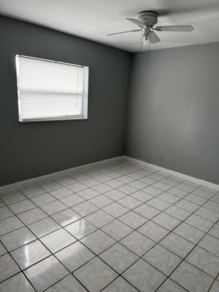 4231 Nw 31st Ave #1 - Photo 6 of 8