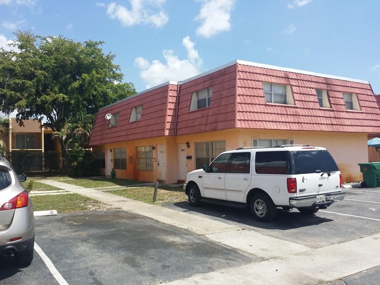 5323 Nw 27th St #B4 - Photo 2 of 13