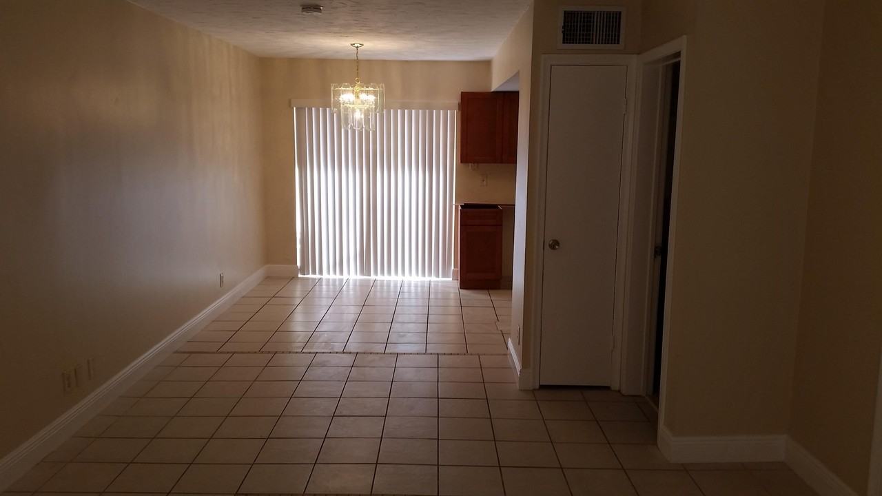 5323 Nw 27th St #B4 - Photo 4 of 13