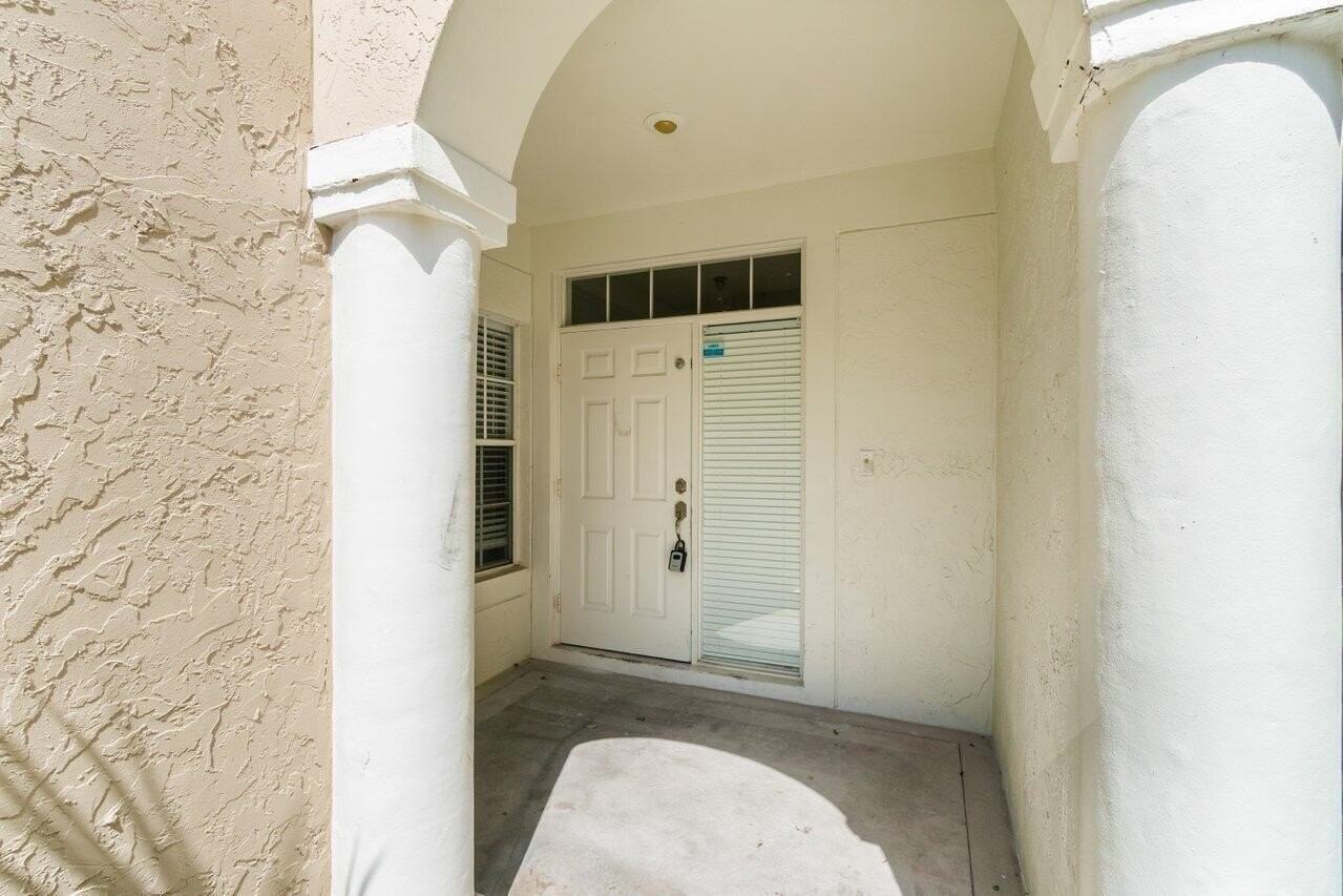 5423 Grand Park Pl - Photo 4 of 31
